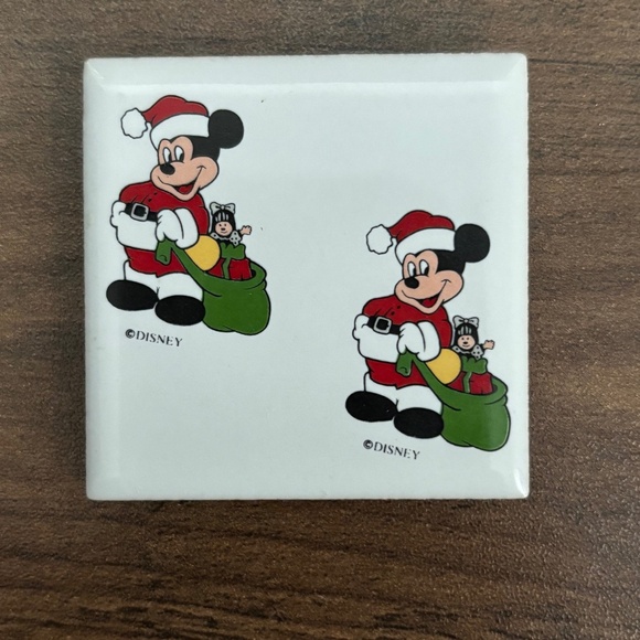 * VINTAGE Disney MICKEY MOUSE Santa Christmas Refrigerator Tile Magnet Ceramic * - Picture 1 of 5